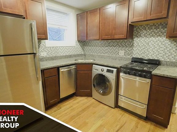 2nd image of 550 W Arlington Pl #550105