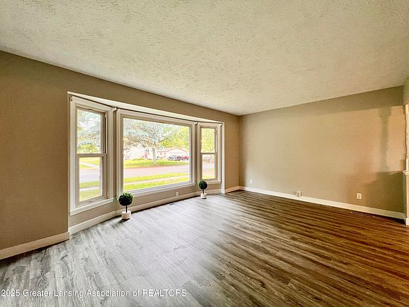 3rd image of 5401 Catalpa Dr
