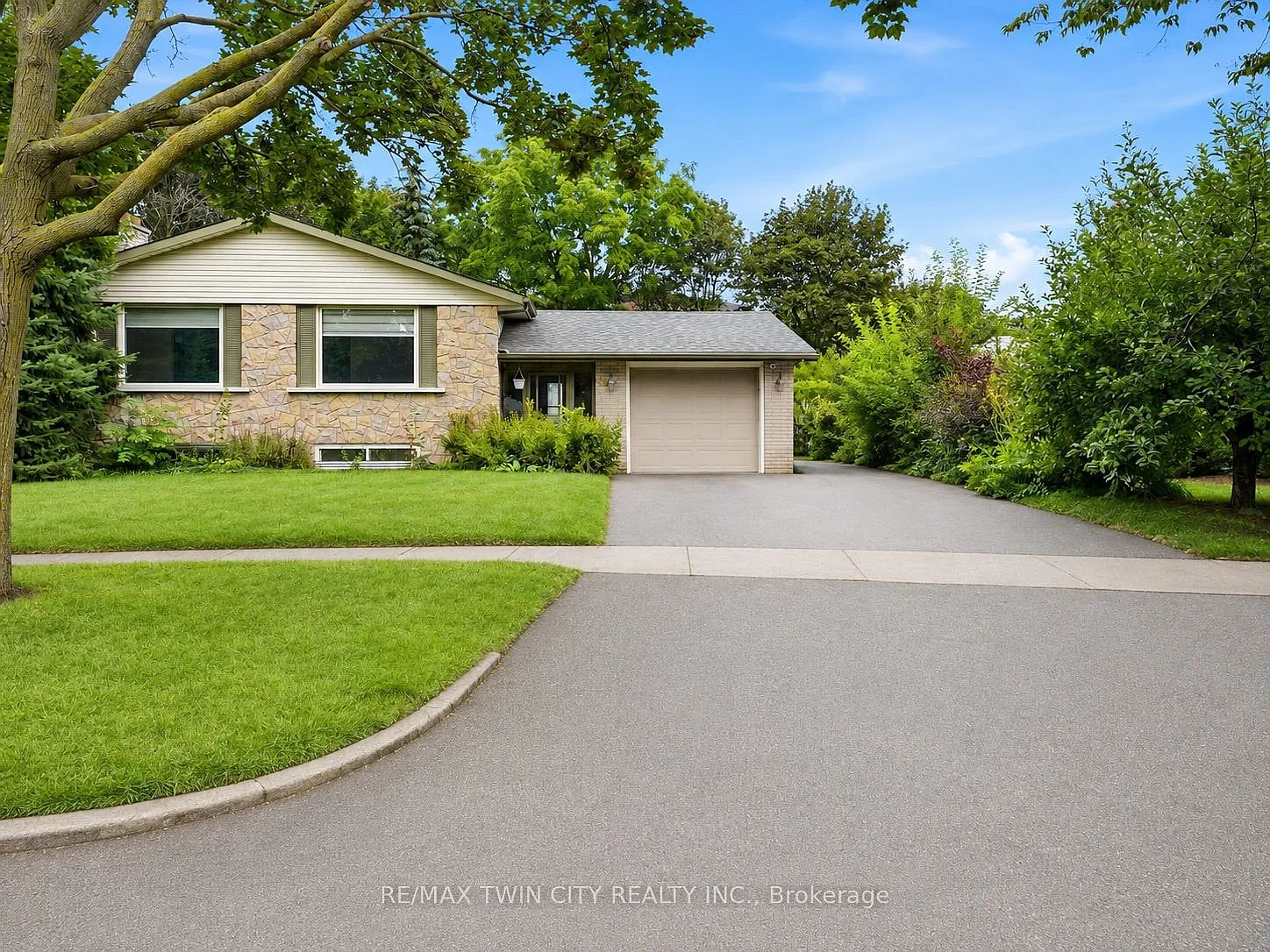3 bed, $2,950 — Photo 1