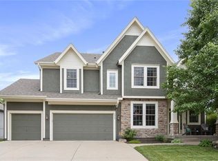 6049 Redbud St, Shawnee, KS 66218