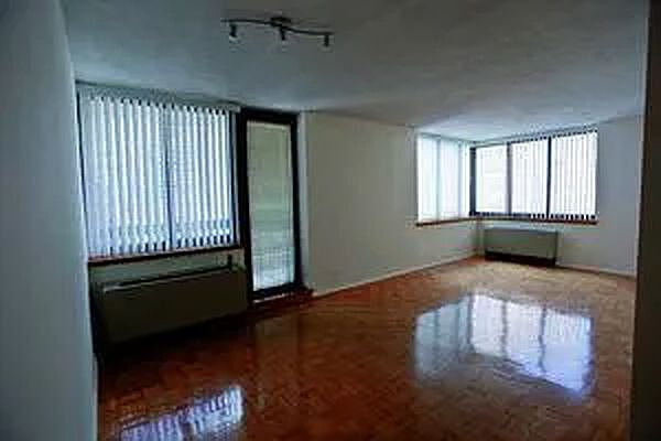1st image of 250 E 40th St APT 25B