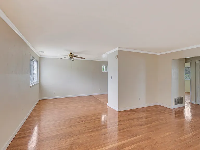 5704 Seymour Ave #10 — Photo 3
