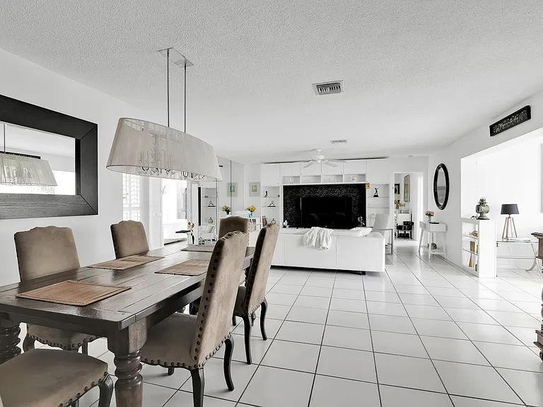 450 French Royale Cir — Photo 9