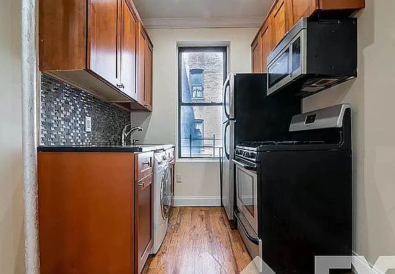3rd image of 1131 President St #B1