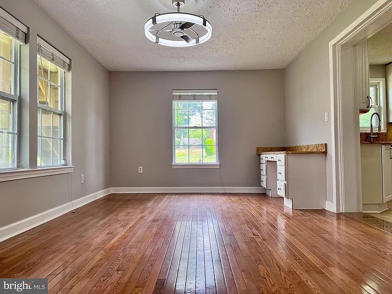 5350 Ravensworth Rd — Photo 18