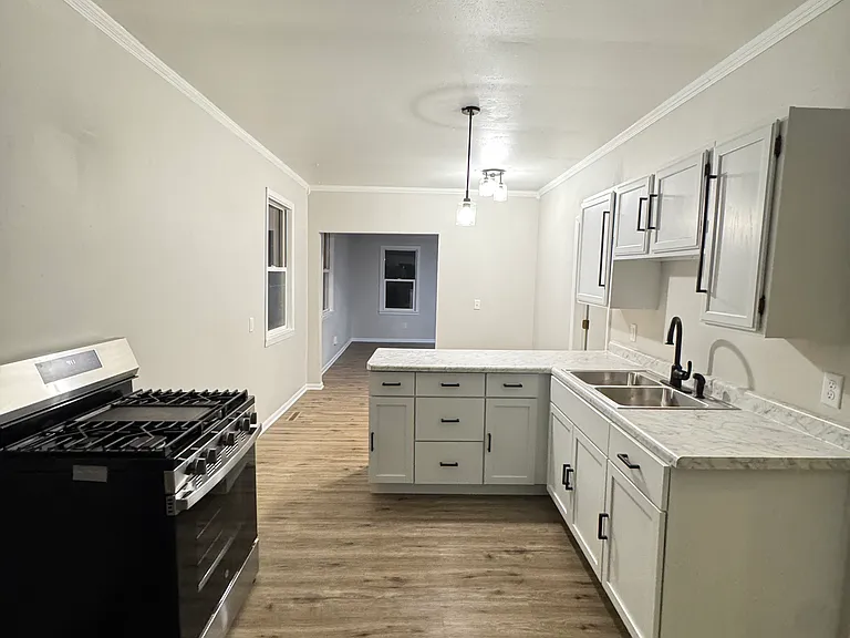234 Foster St — Photo 4