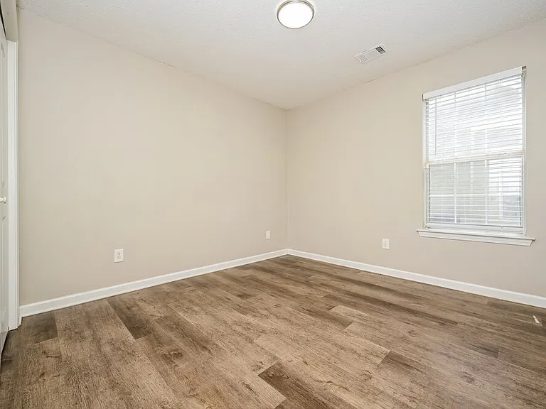 608 Fieldcrest Dr — Photo 12