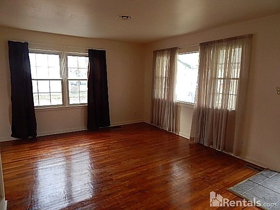 5th image of 3245 N Campbell Ave
