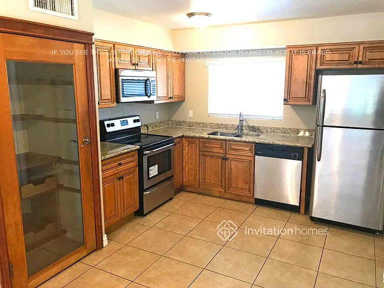 4614 W Mission Ln — Photo 3