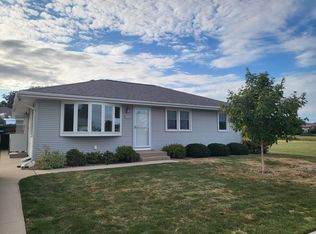 412 30th St NW, Cedar Rapids, IA 52405