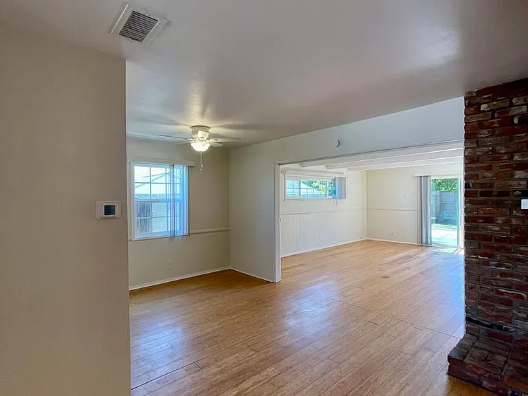 123 Hastings Ave — Photo 10