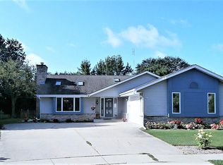 651 Seville Ct, City Of Oconomowoc, WI 53066