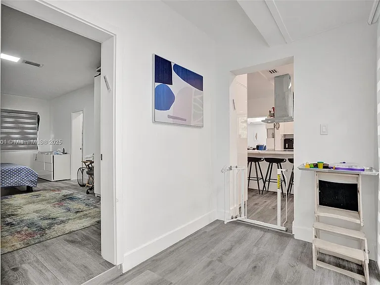 3784 Sheridan Ave — Photo 49