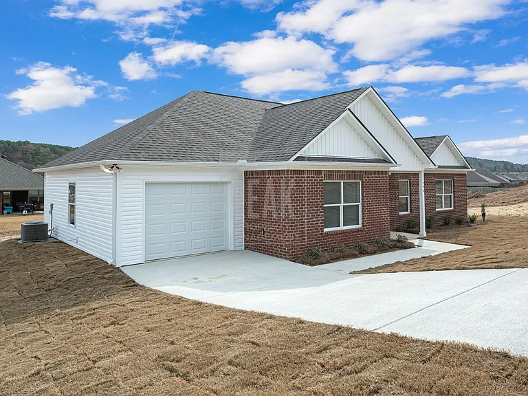 540 Woodland Cir — Photo 2