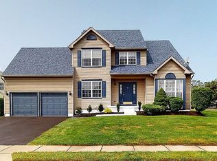 11 Horseshoe Dr, Burlington, NJ 08016