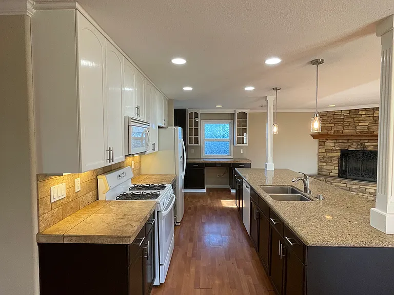 1010 Westway Dr — Photo 16