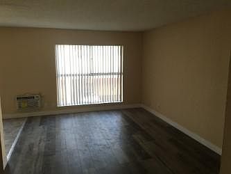 2nd image of 6611 Woodley Ave APT 25