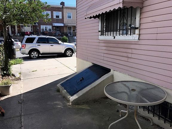 5th image of 3255 Barkley Ave