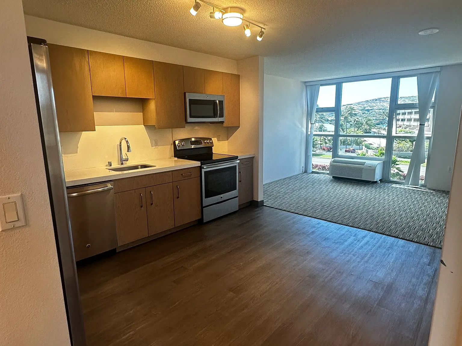 3 bed, 1113 sqft, $3,600 — Photo 2