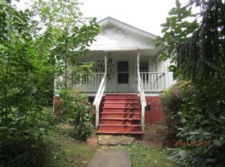 722 E D St, Newton, NC 28658