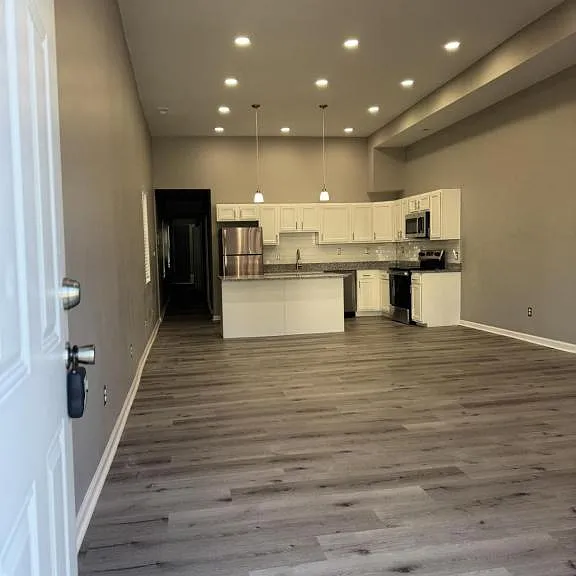 925 S Jackson St — Photo 1