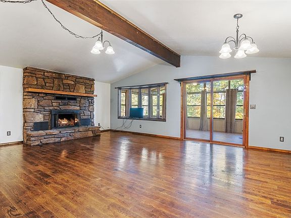 3rd image of 6 Fyfield Cir