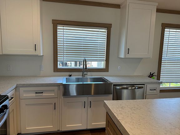 4th image of 2101 SW 38th St #122