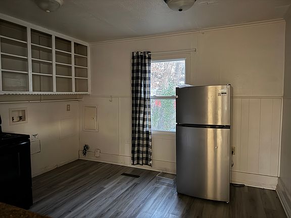 3rd image of 1244 Midway Ct