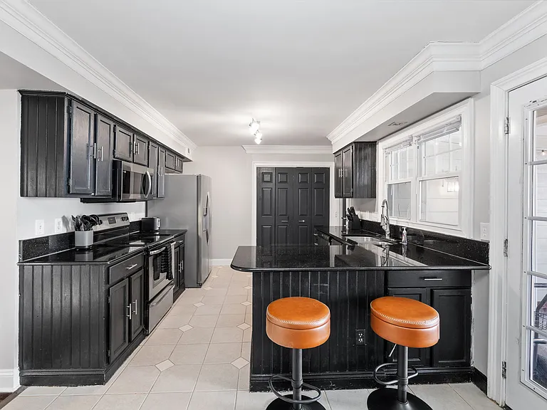 7307 Blythwood Ln — Photo 12