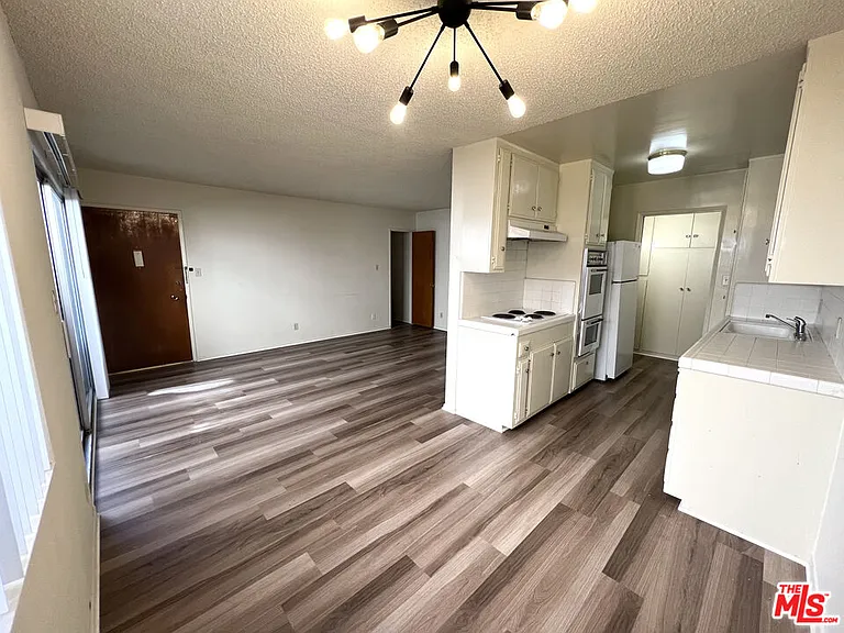 1261 Granville Ave #4 — Photo 6