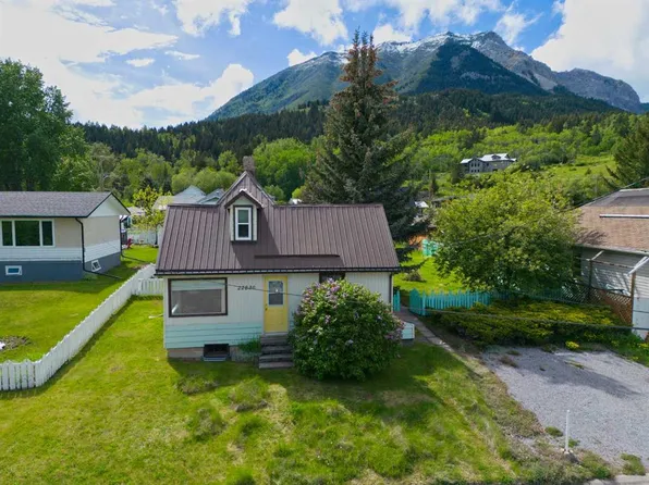22830 E 6th Ave, Crowsnest Pass, AB T0K 1C0