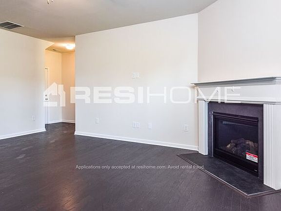 3rd image of 236 Paulownia Cir