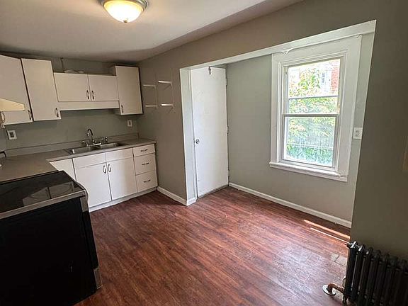 5th image of 305 Jackson St #1