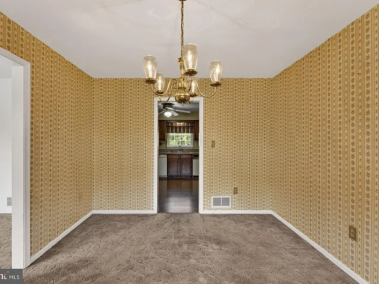 40297 Braddock Rd — Photo 13