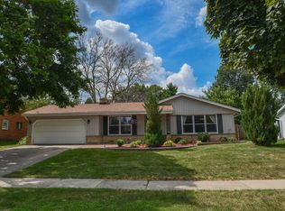 1524 David Ln, Waukesha, WI 53189