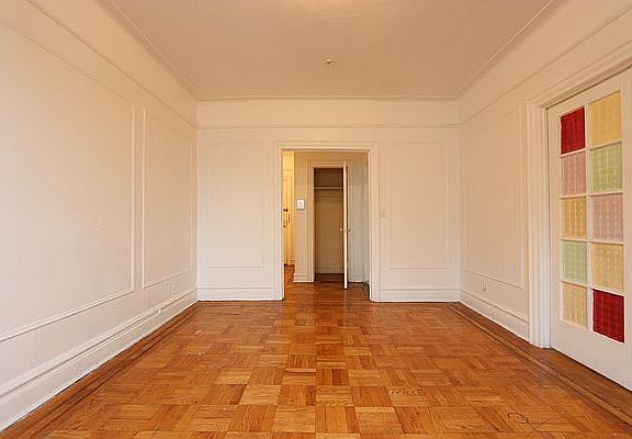 2nd image of 915 43rd St #C2