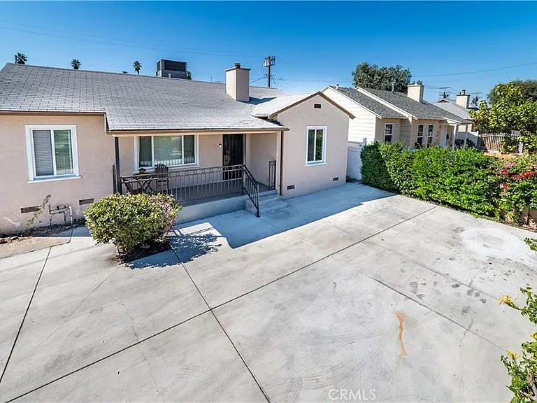6443 Agnes Ave — Photo 1