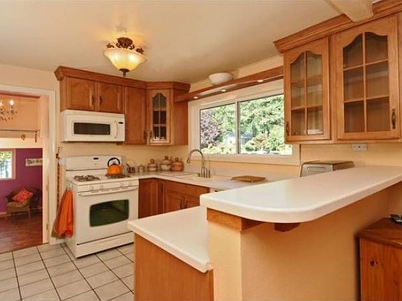 Kitchen to Family Room