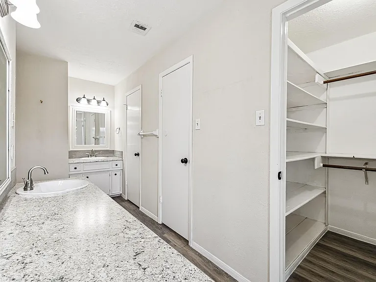 3013 Bee Cave Dr — Photo 5