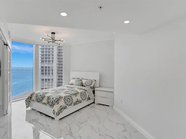 16699 Collins Ave #2209 — Photo 9