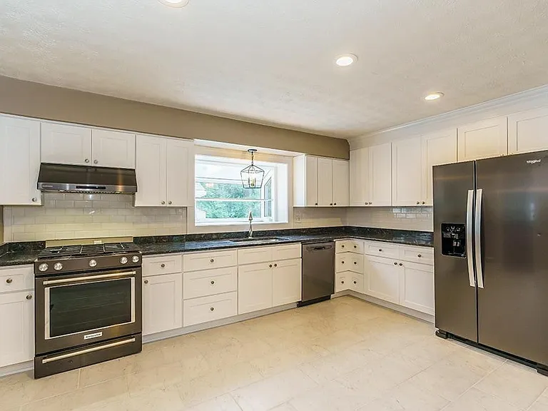 493 Barkley Dr — Photo 8