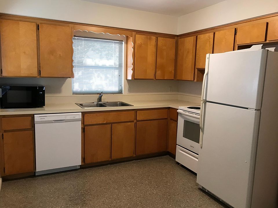 1st image of 805 N Hyer Ave