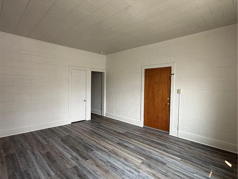 222 S 15th St #2 — Photo 3