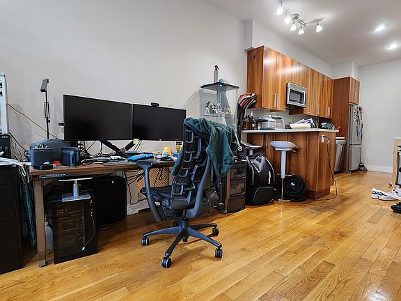 5th image of 182 India St #2R