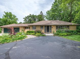 2360 Rockway Ln E, Brookfield, WI 53005