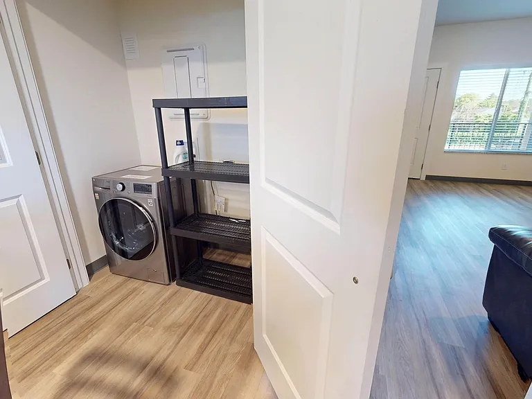 655 W 200 N — Photo 17