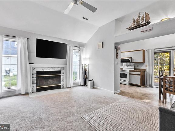 5th image of 48075 Mayflower Dr