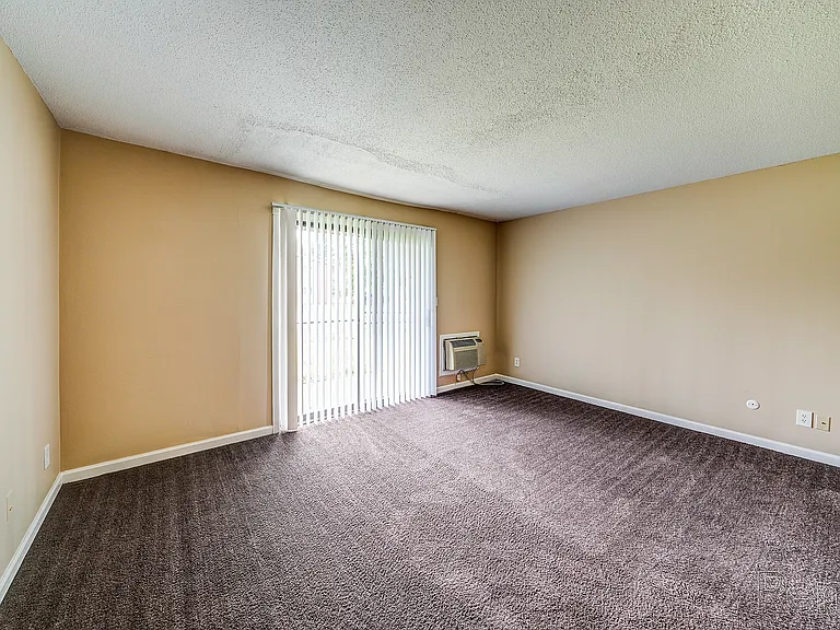 Bloomfield Apartments — Photo 18