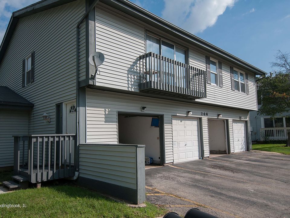 Front / Garage / private parking