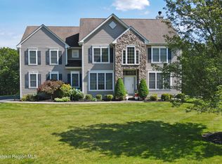 10 Heather Rdg, Highland Mills, NY 10930